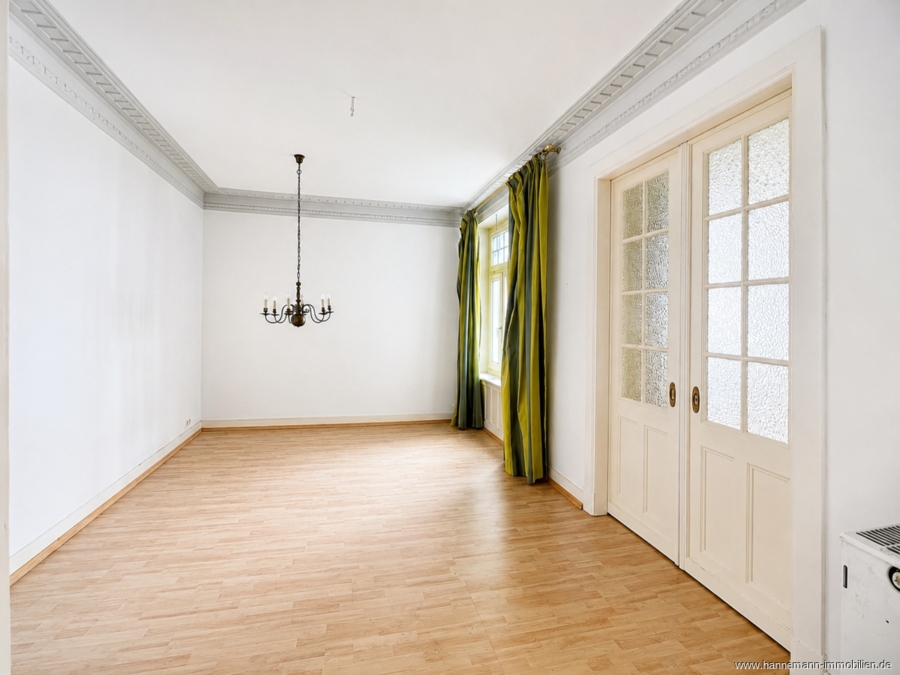Wohn-/Ess-/Arbeitszimmer I