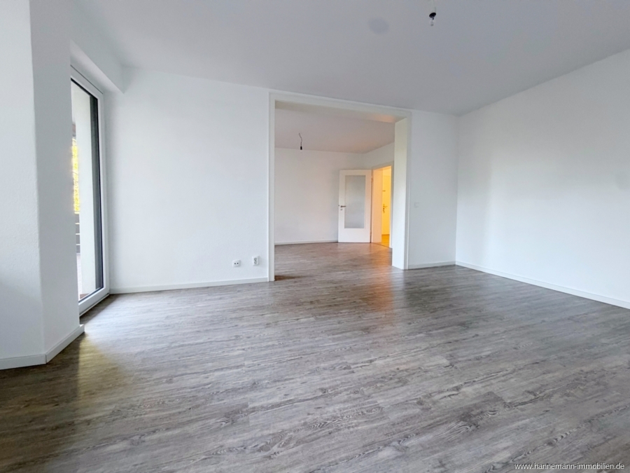 Blick in das Esszimmer und Flur